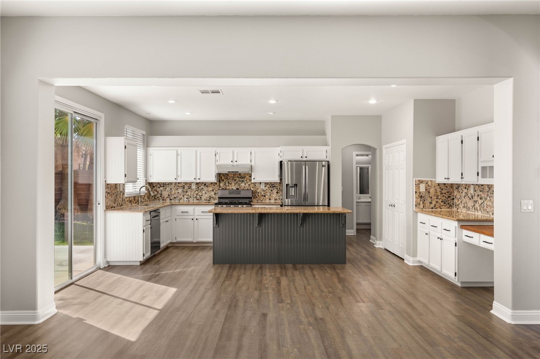 2535 Wellworth Avenue