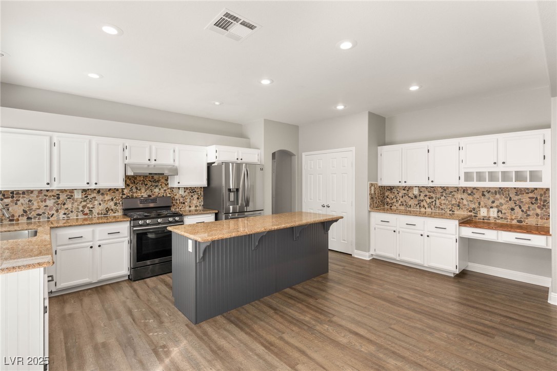 2535 Wellworth Avenue