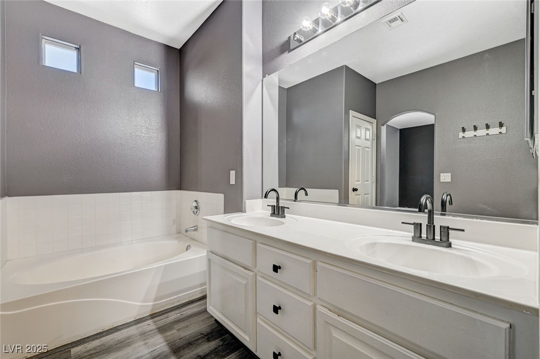 8708 Honey Vine Avenue