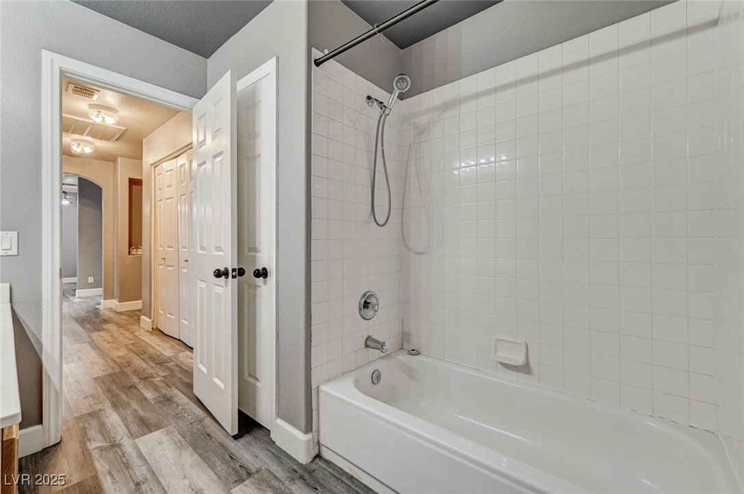 8708 Honey Vine Avenue