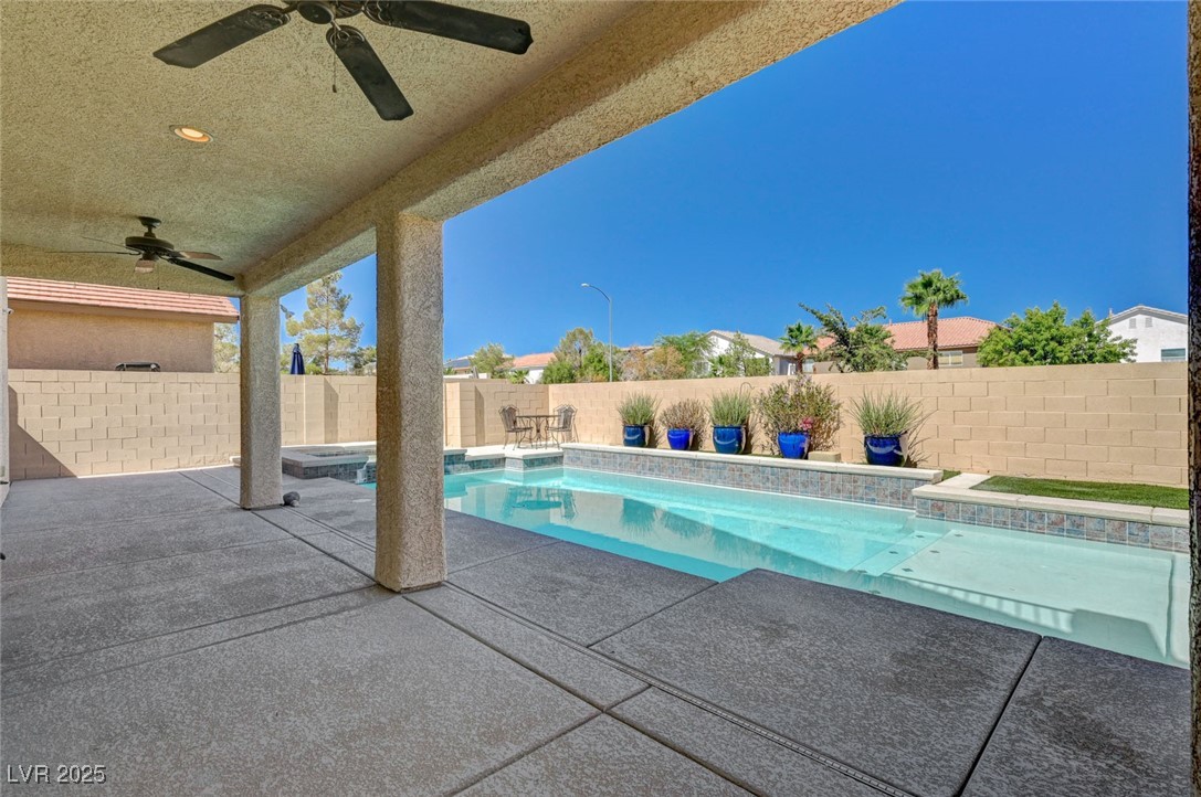 8708 Honey Vine Avenue