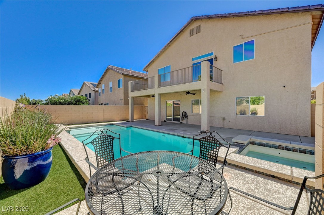 8708 Honey Vine Avenue