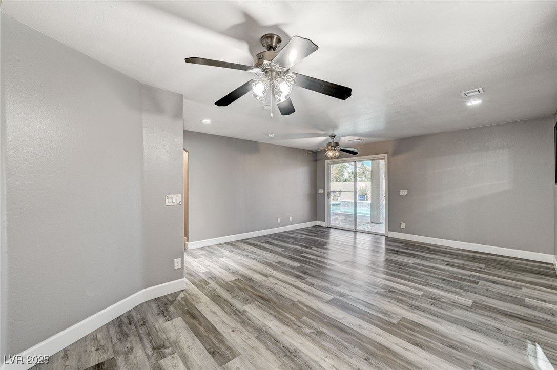 8708 Honey Vine Avenue