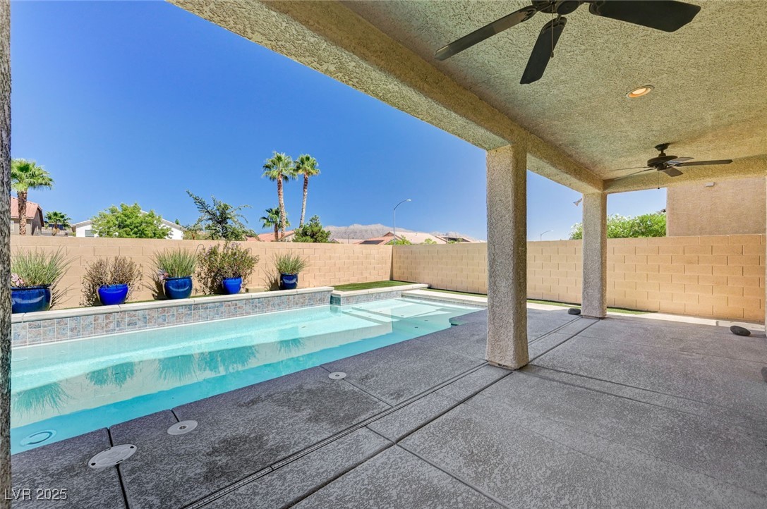 8708 Honey Vine Avenue