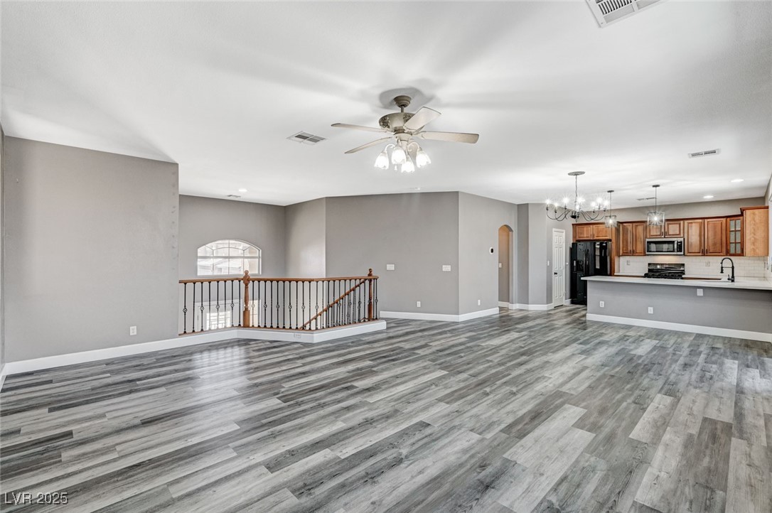 8708 Honey Vine Avenue