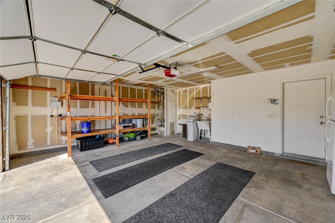 8708 Honey Vine Avenue