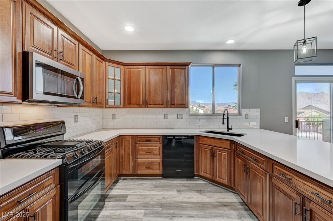 8708 Honey Vine Avenue