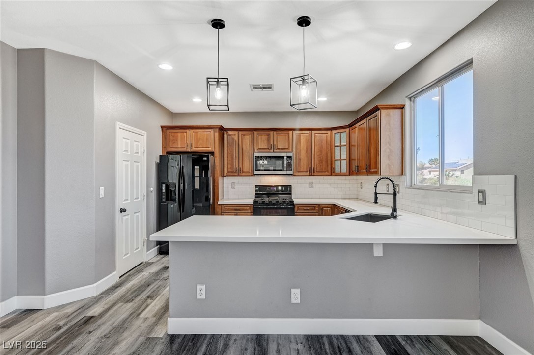 8708 Honey Vine Avenue