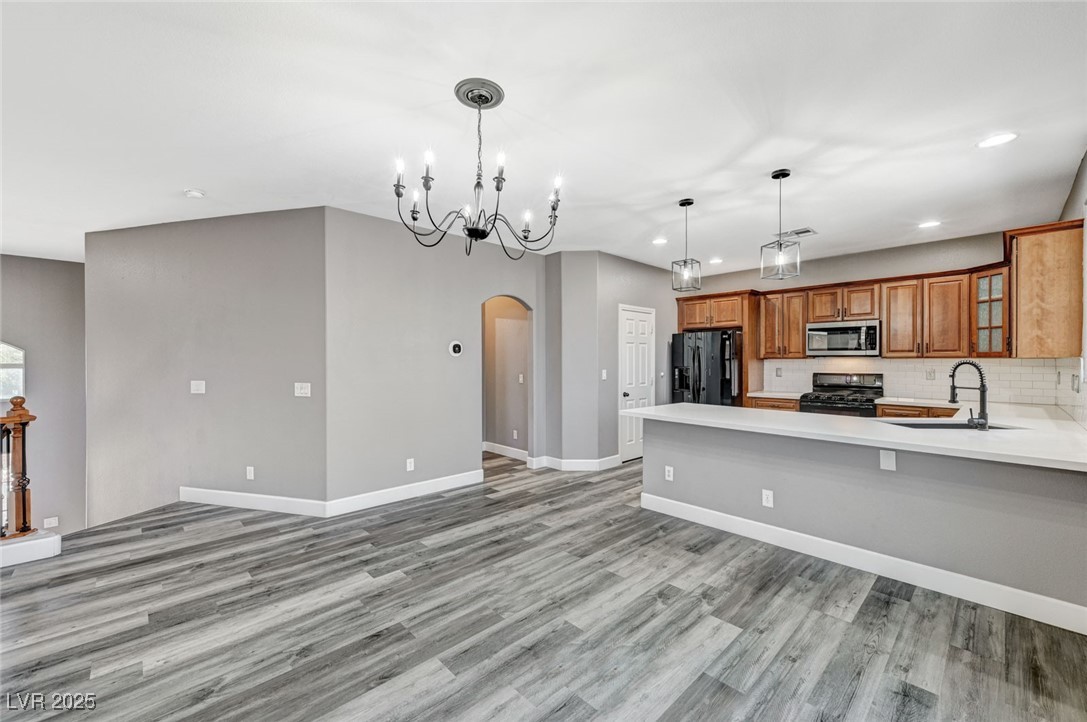 8708 Honey Vine Avenue