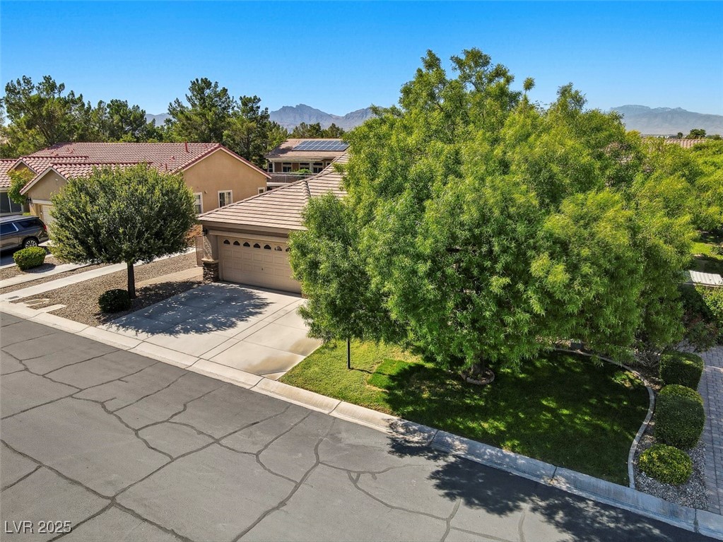 8705 Glistening Pond Street