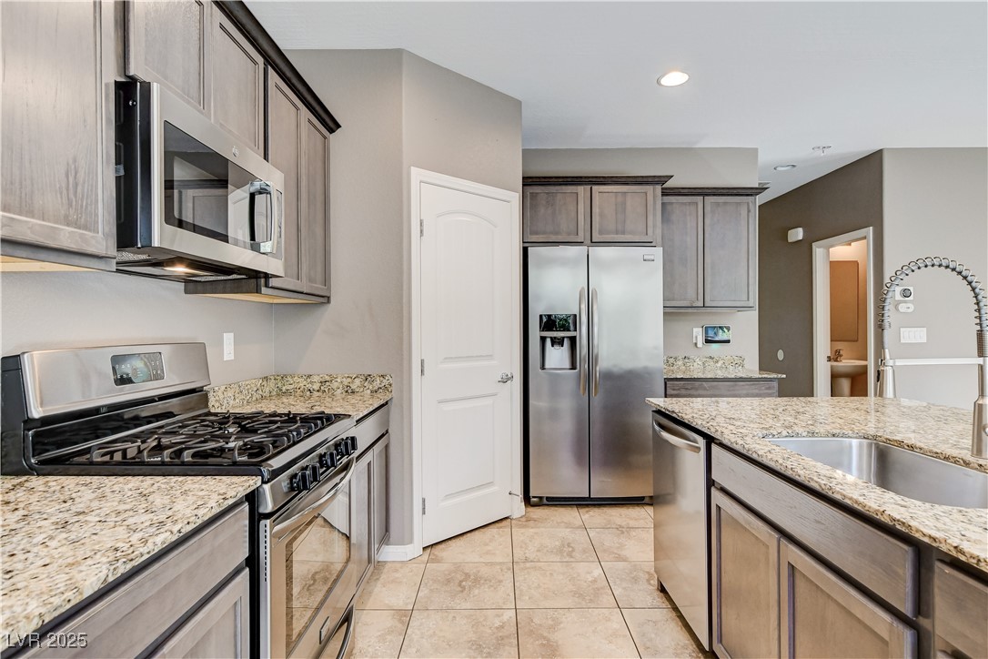 9273 Blue Agate Street