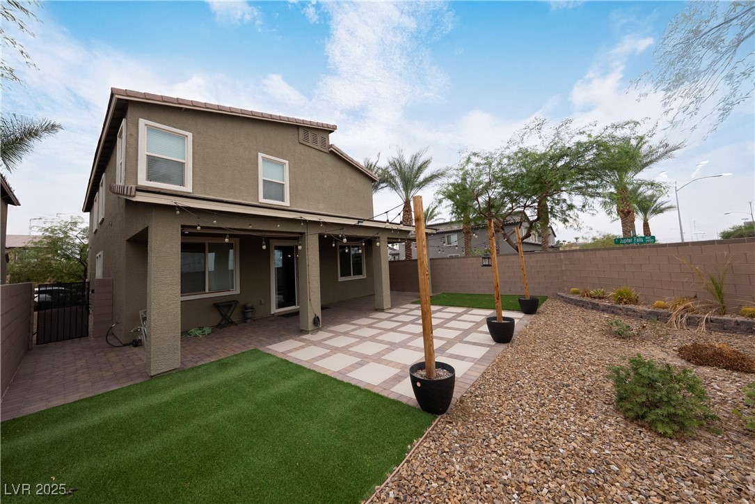 9238 Bluemist Falls Street