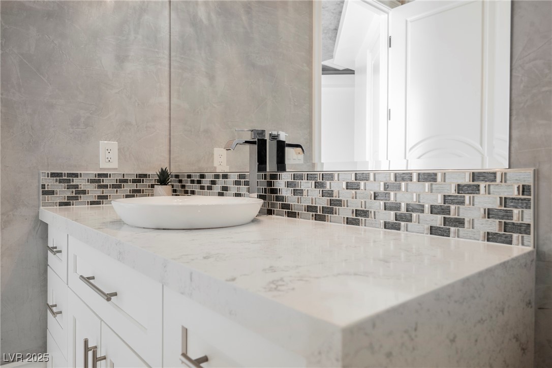 1721 South Tioga Way