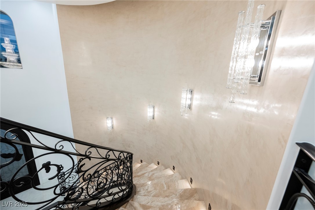 1721 South Tioga Way