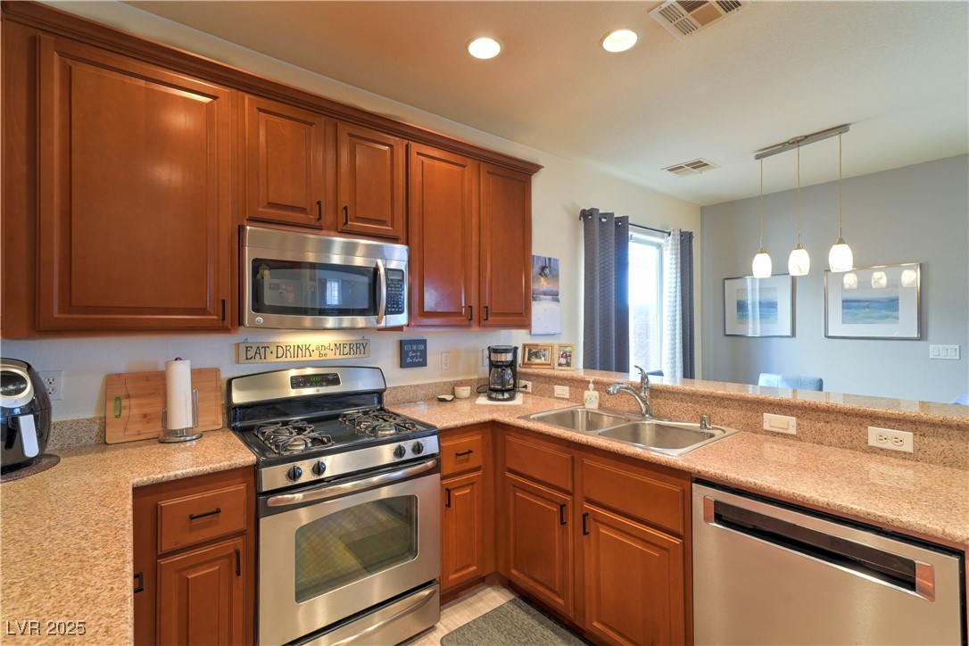 8216 Brilliant Pompon Place