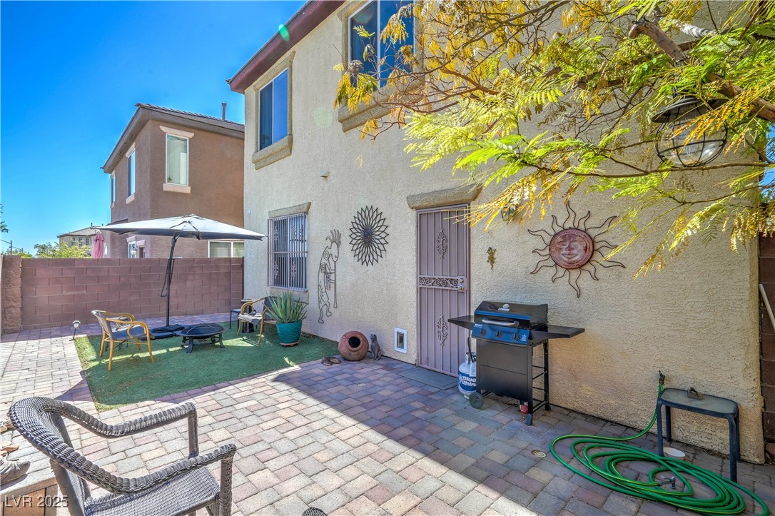 8216 Brilliant Pompon Place