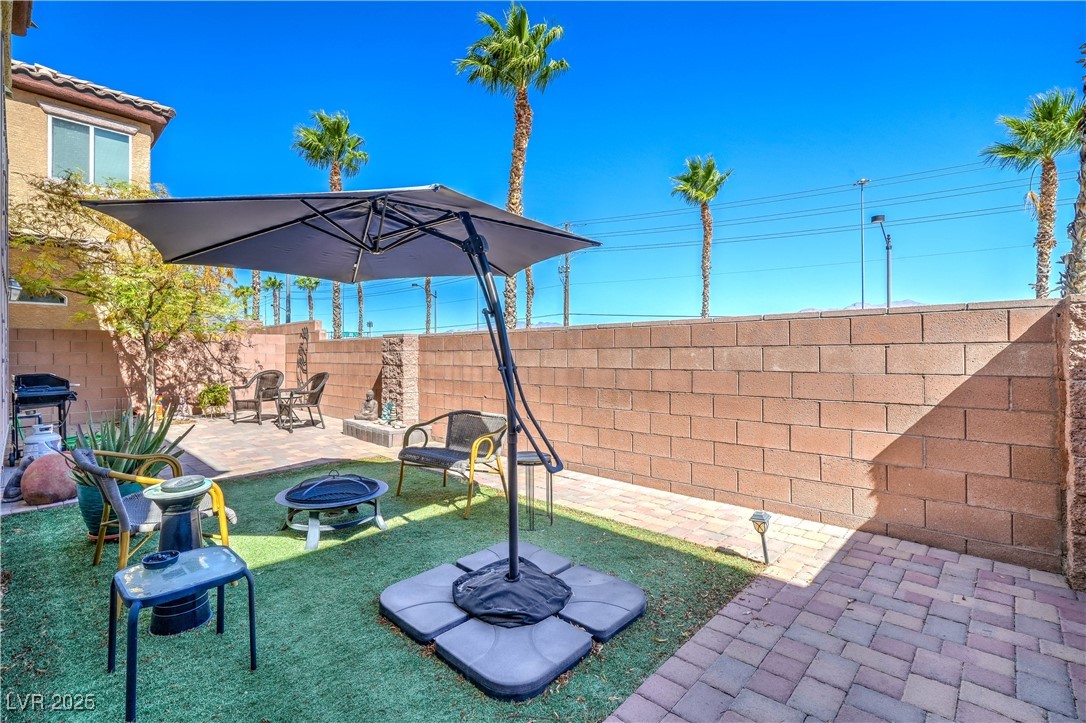 8216 Brilliant Pompon Place