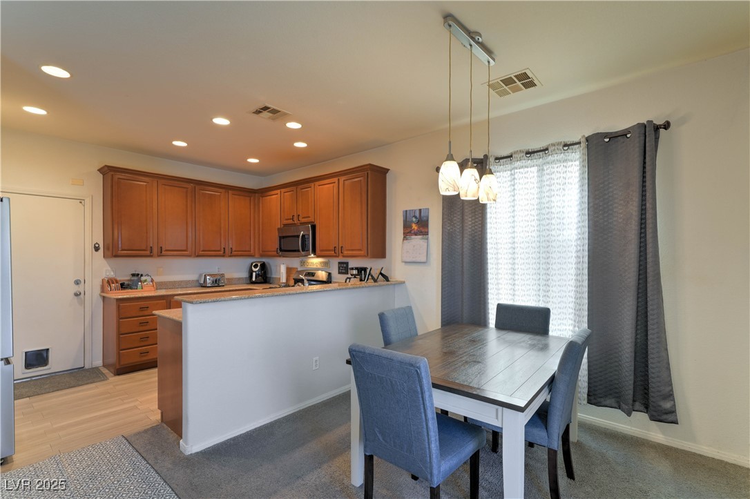 8216 Brilliant Pompon Place