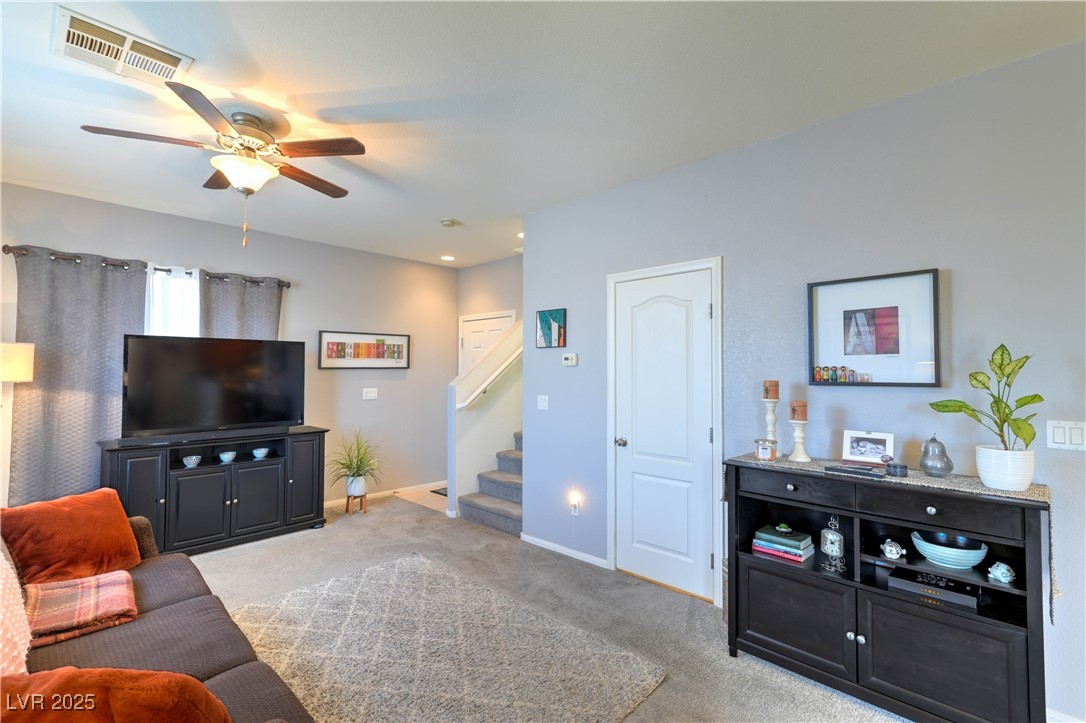 8216 Brilliant Pompon Place