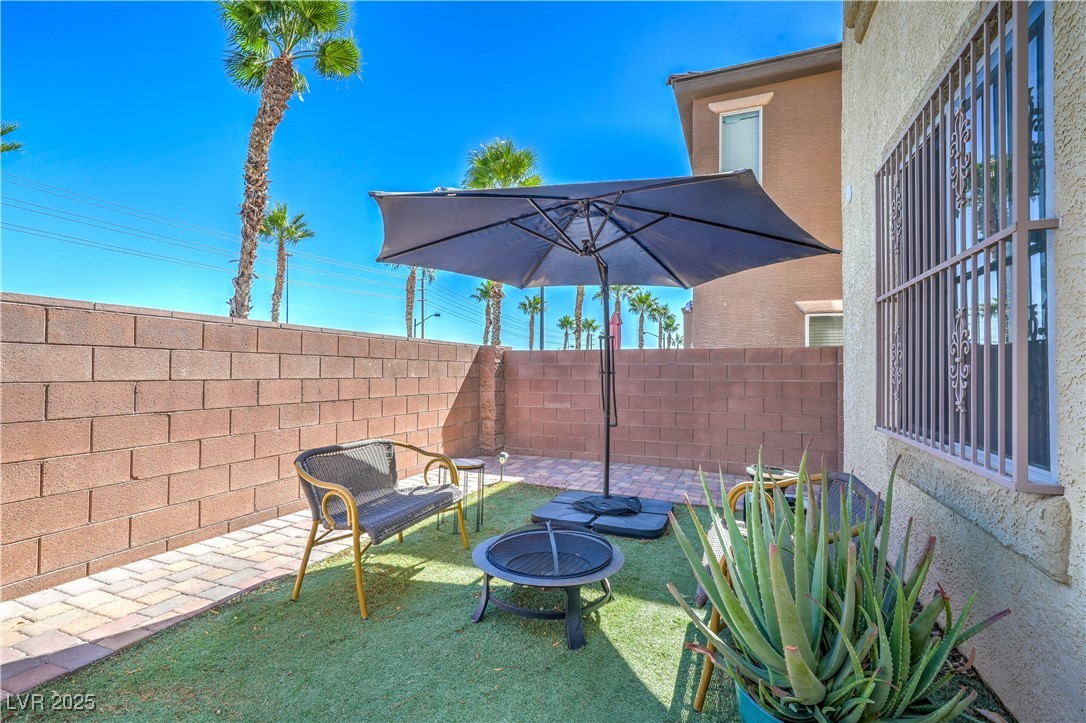 8216 Brilliant Pompon Place