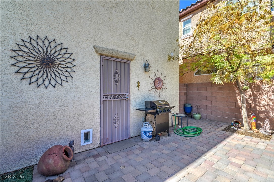 8216 Brilliant Pompon Place