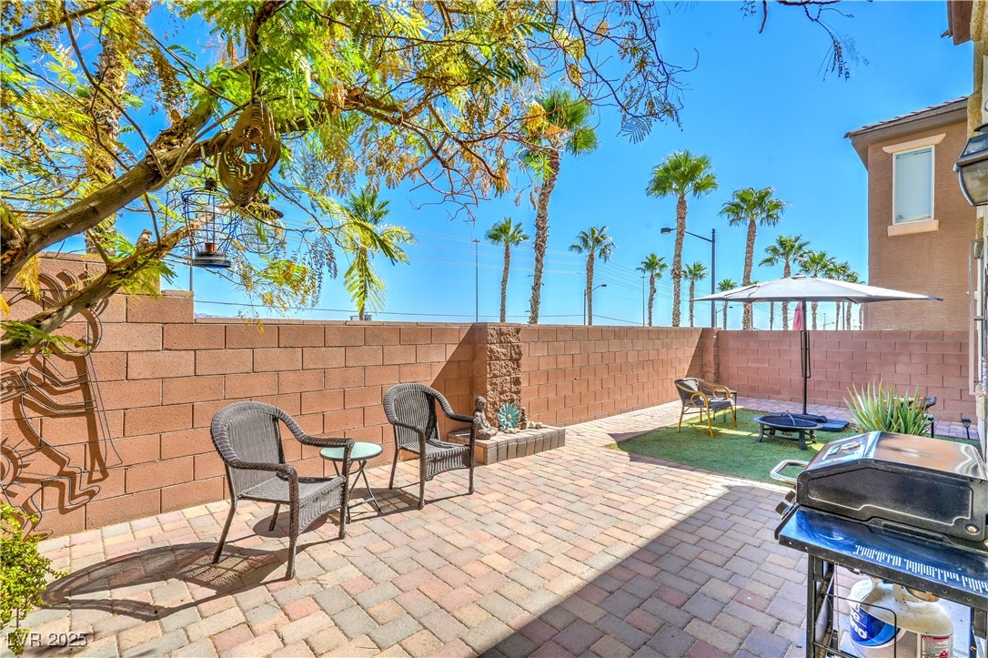 8216 Brilliant Pompon Place