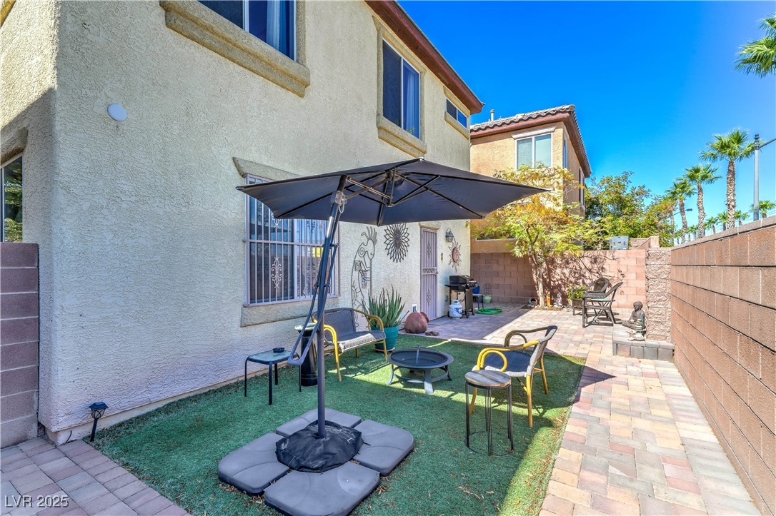 8216 Brilliant Pompon Place