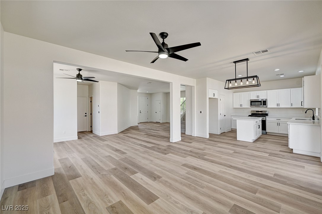 4062 West El Campo Grande Avenue