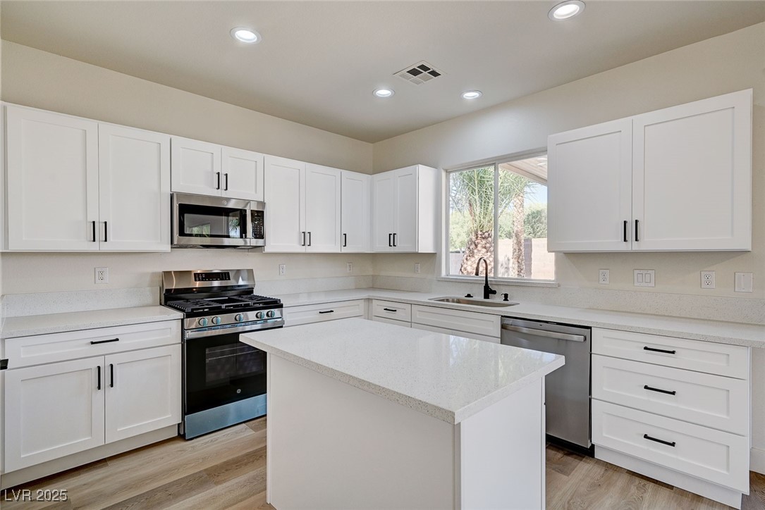 4062 West El Campo Grande Avenue