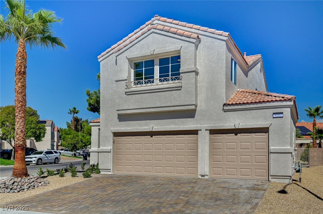 4062 West El Campo Grande Avenue