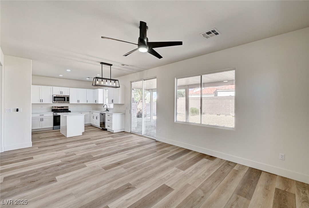 4062 West El Campo Grande Avenue
