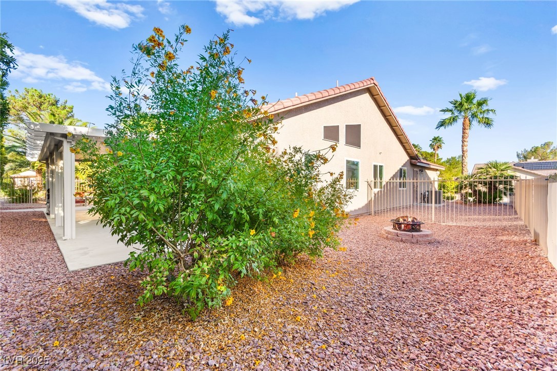 5245 Woodlawn Lane