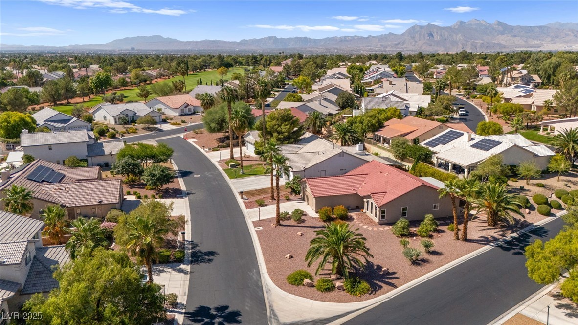 5245 Woodlawn Lane