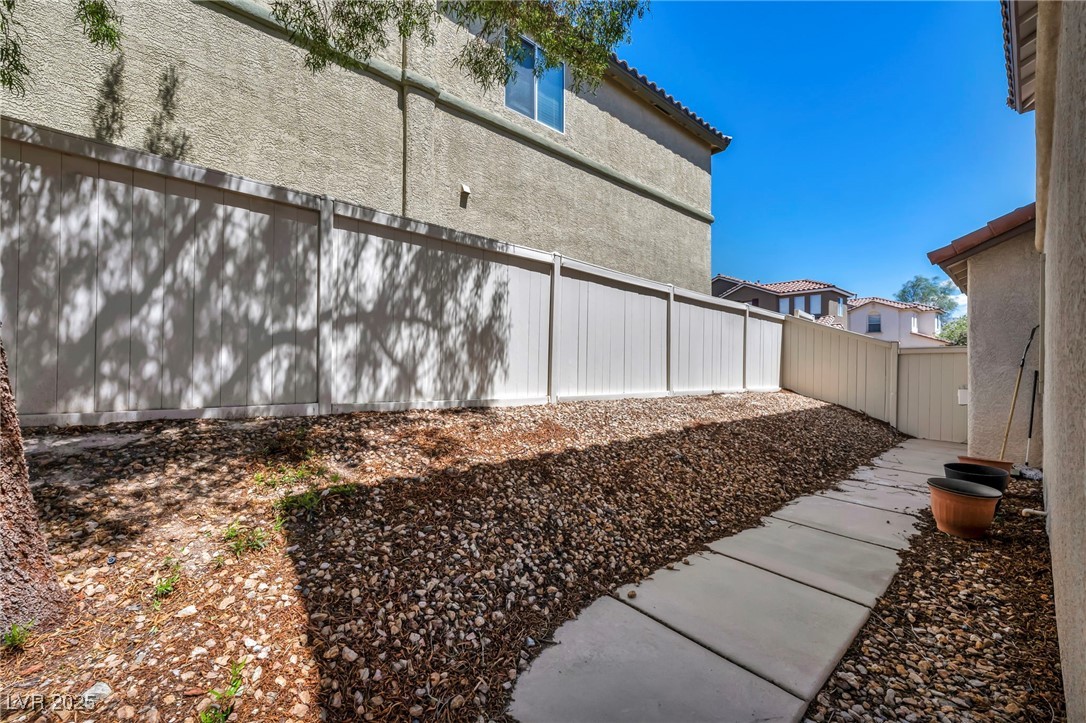 9165 Starling Wing Place