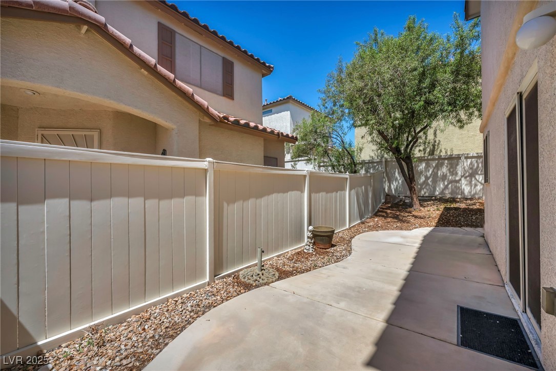 9165 Starling Wing Place