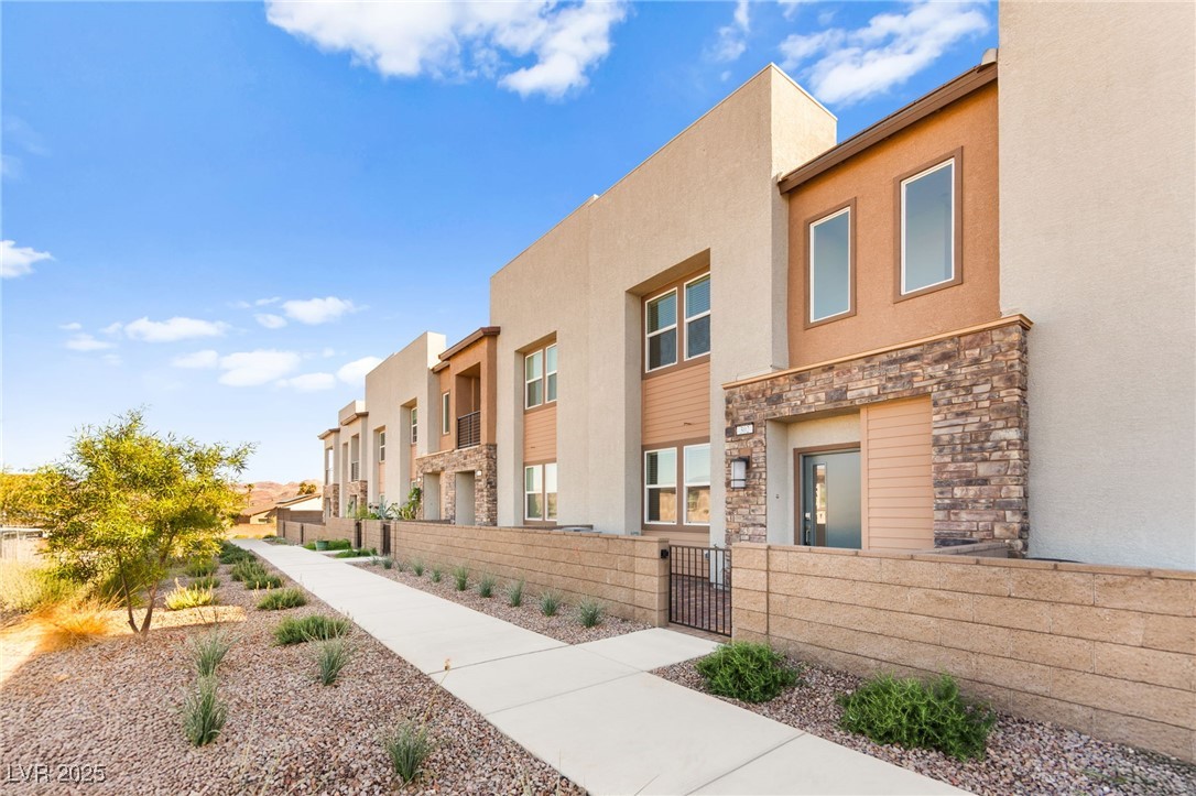 302 Walsh Peak Avenue