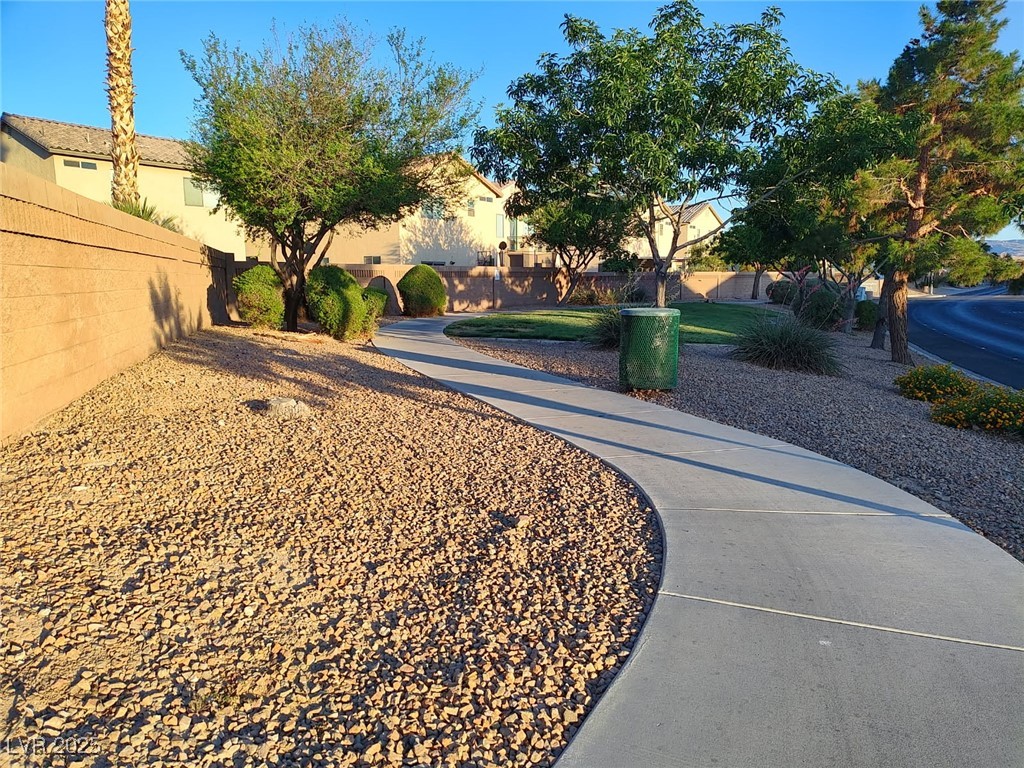 3739 Squirrel Street