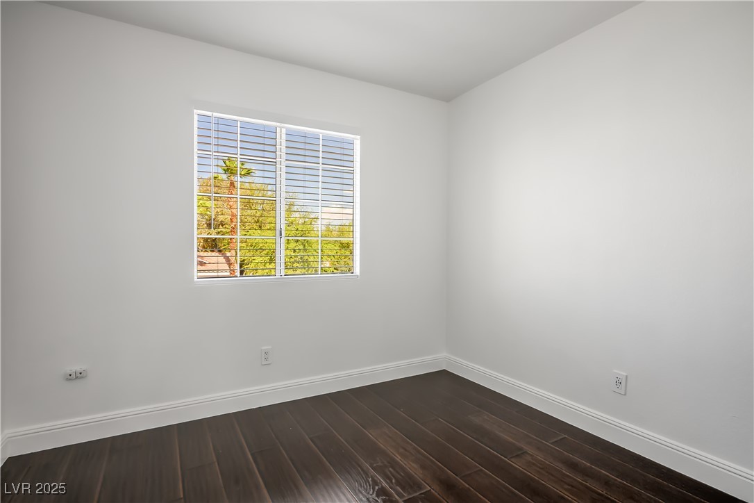 2439 Avenida Flores