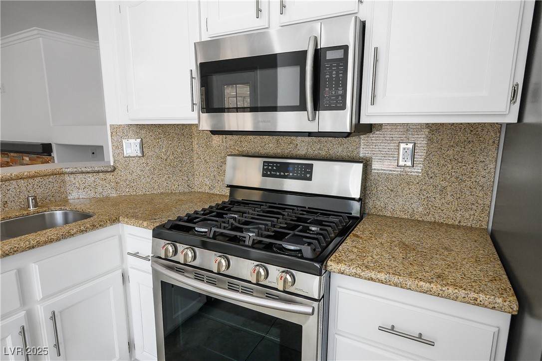 2439 Avenida Flores