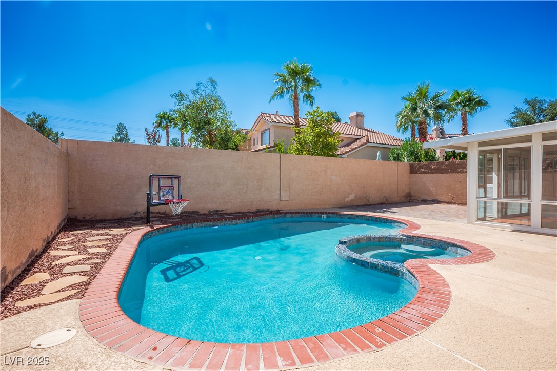 2439 Avenida Flores