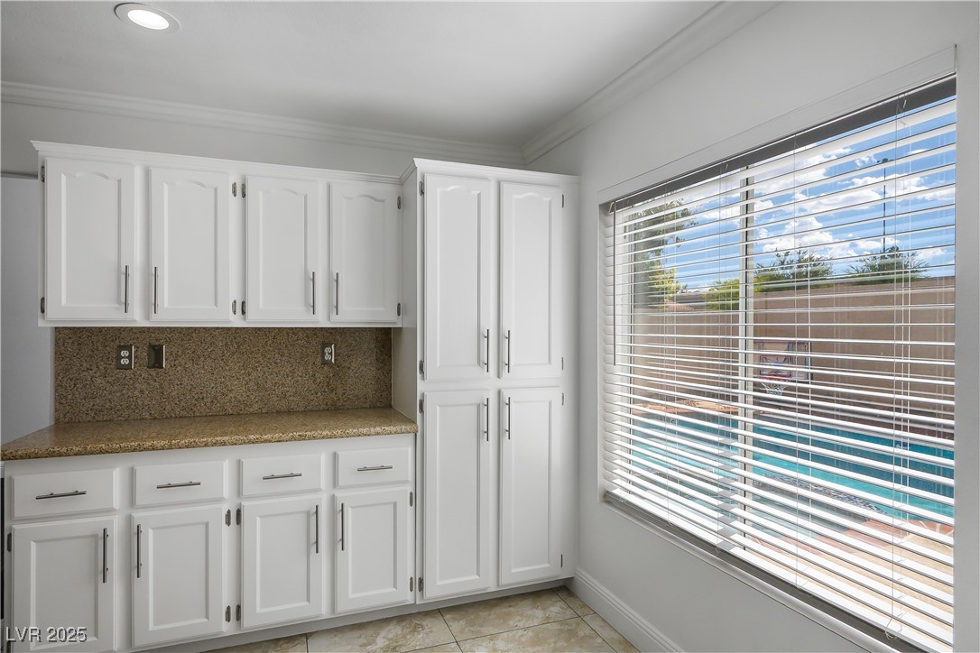 2439 Avenida Flores