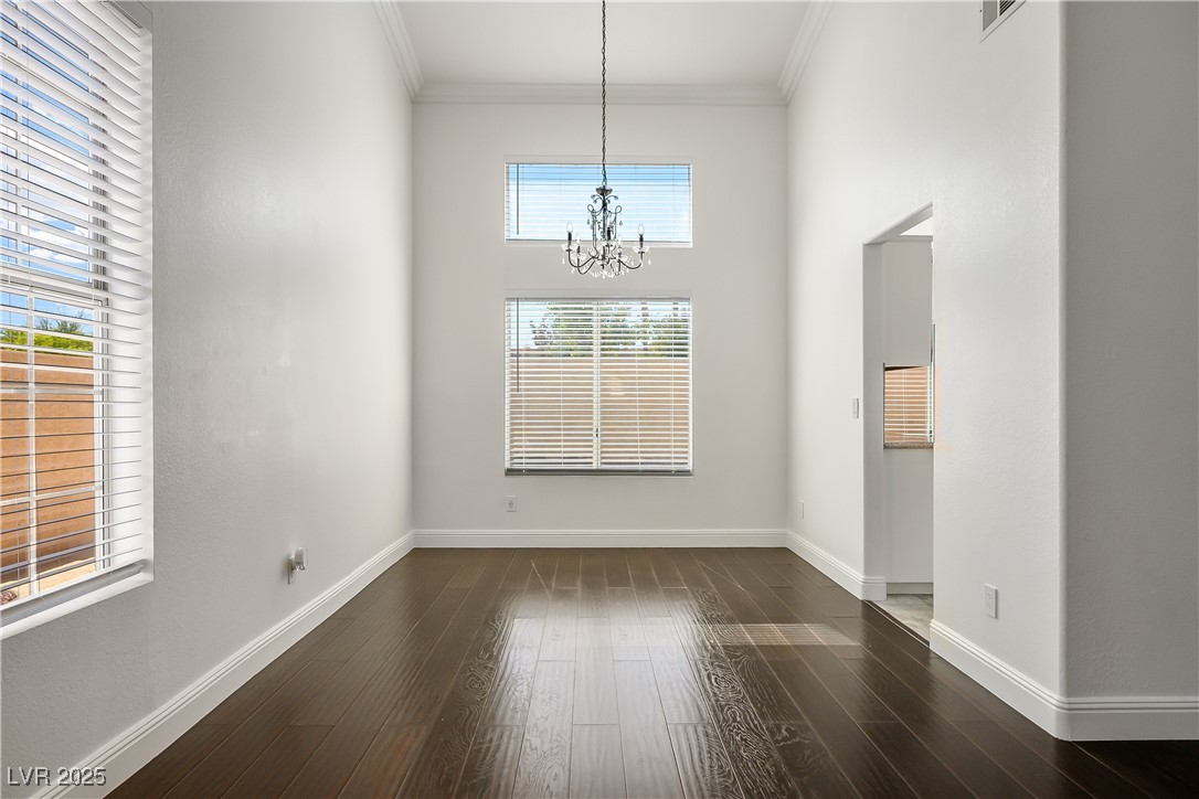 2439 Avenida Flores