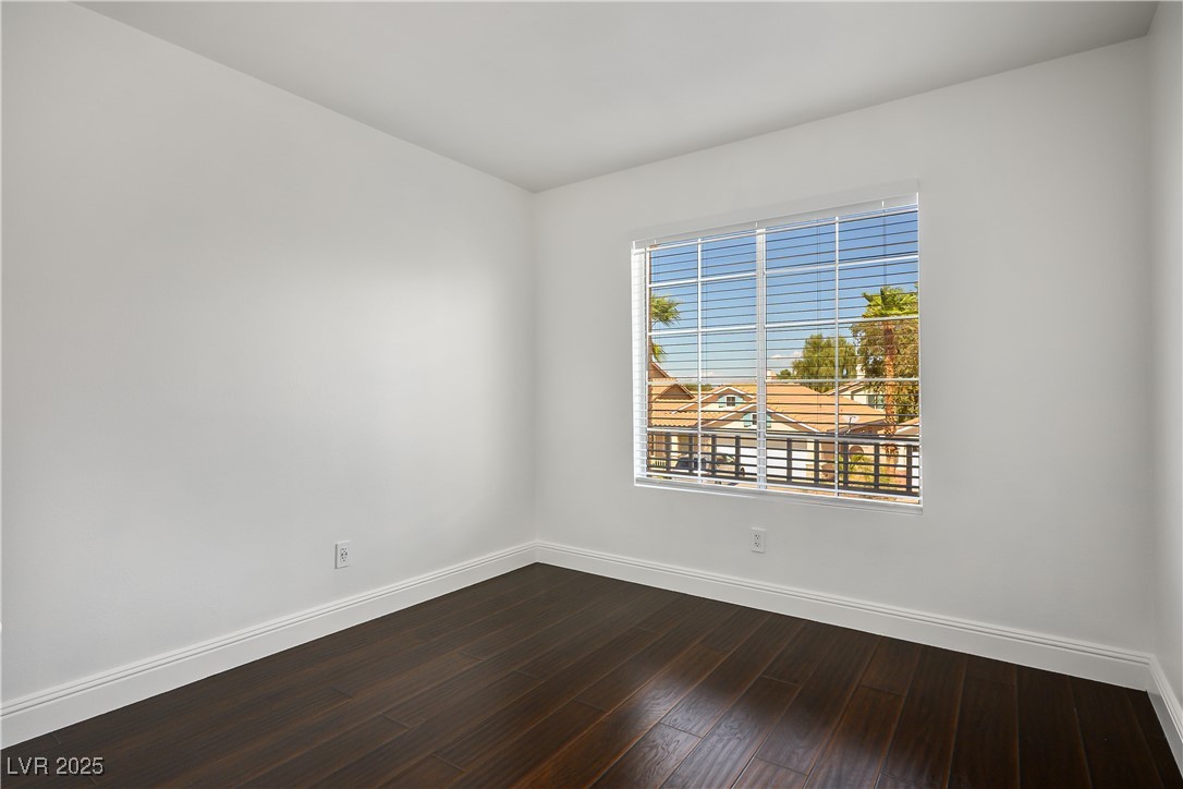 2439 Avenida Flores