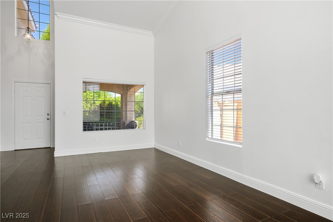 2439 Avenida Flores