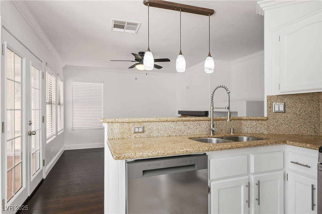 2439 Avenida Flores