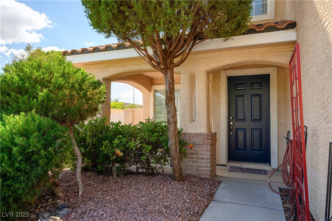 2439 Avenida Flores