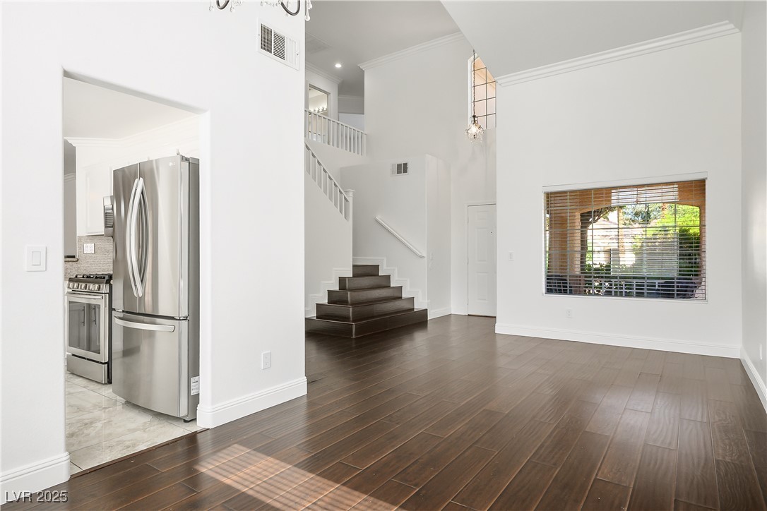 2439 Avenida Flores