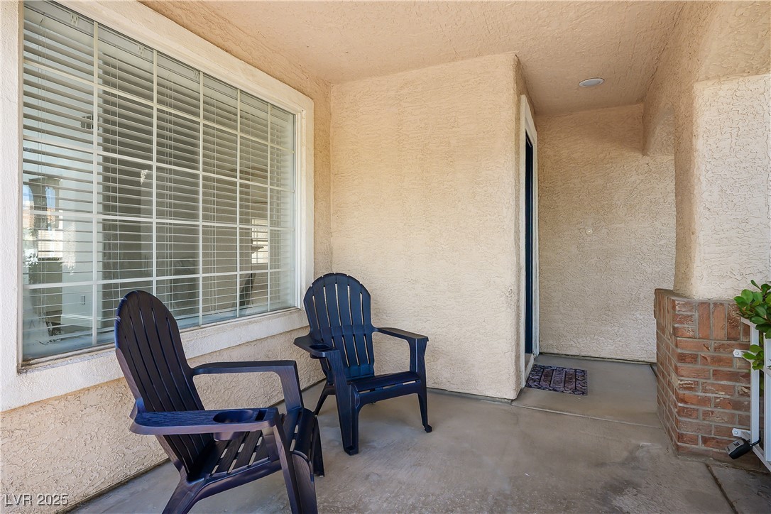 2439 Avenida Flores
