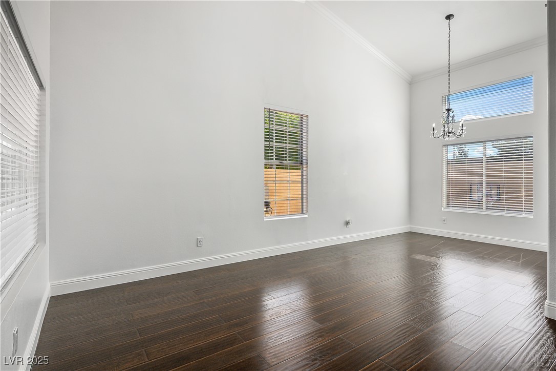 2439 Avenida Flores