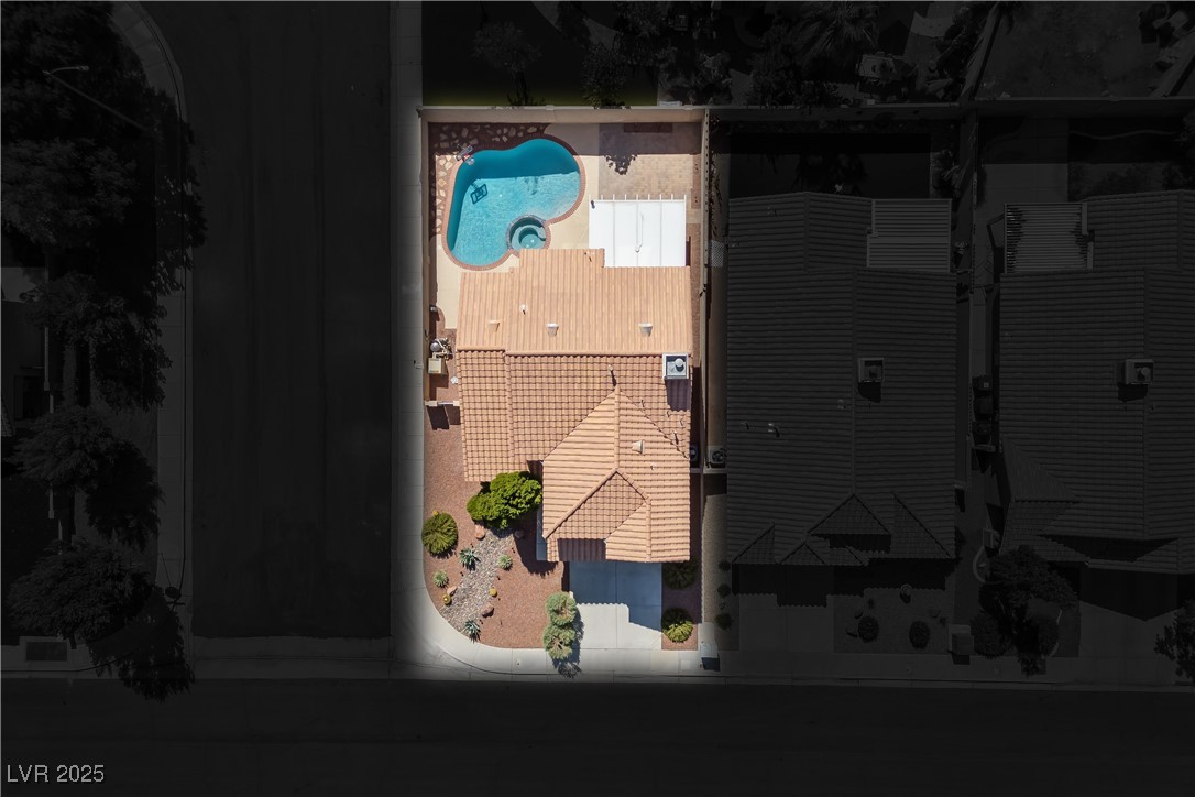 2439 Avenida Flores